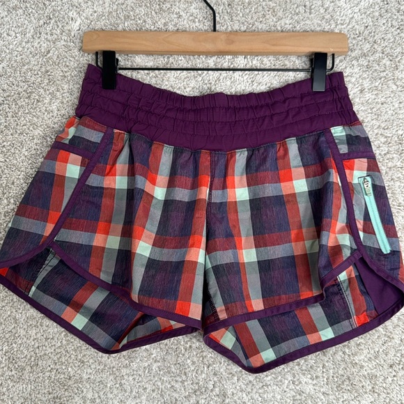 Lululemon Tracker Short II *2-way Stretch in Wheezy Check Berry Yum Yum - Size 8 - Picture 1 of 10